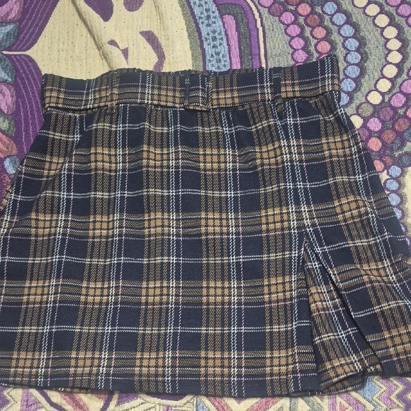 SWomen's Plaid A-Line Skirt in Black and Gold - Picture 1 of 7